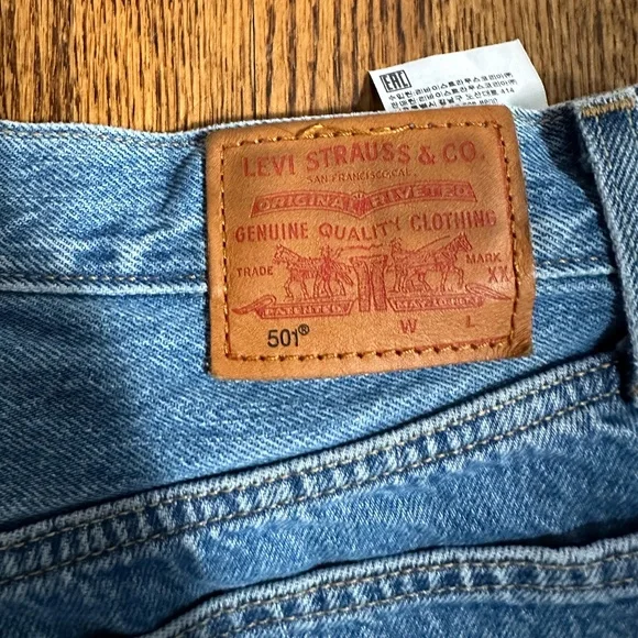 Levi's Ripped Jeans - Picture 3 of 4